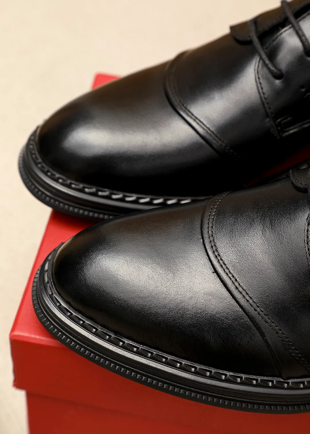 Men's shoes 💰462 💐 Product trademark: Ferragamo "Ferragamo" business leather shoes Regular size: 38-44 (45.46🉑️customized) Product materials: Selected imported first-layer calfskin upper, imported water-dyed cowhide leather lining. Strong three-dimensional visual effect, rubber outsole Color: 1⃣️color optional